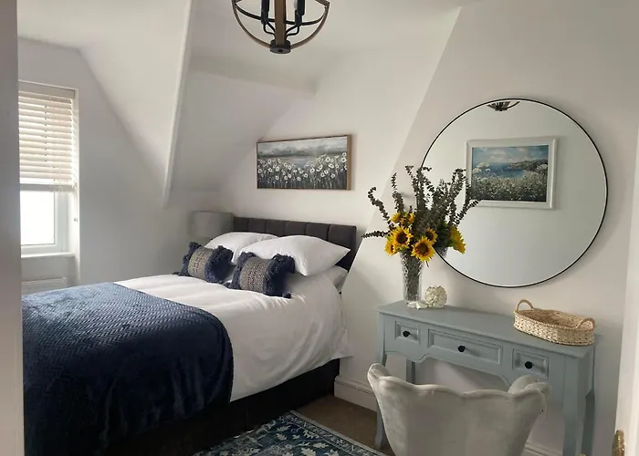 The Penthouse At Percy House Pet Friendly 2 Bedroom Apartment In Porthcawl Sleeps 4 People Located In The Town Centre
